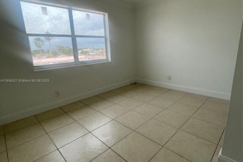Condo in Sweetwater, Florida, 2 bedrooms  № 1714760 - photo 11