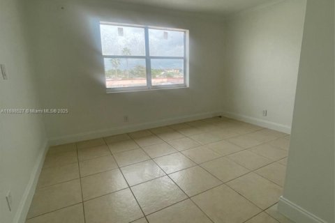 Condo in Sweetwater, Florida, 2 bedrooms  № 1714760 - photo 10