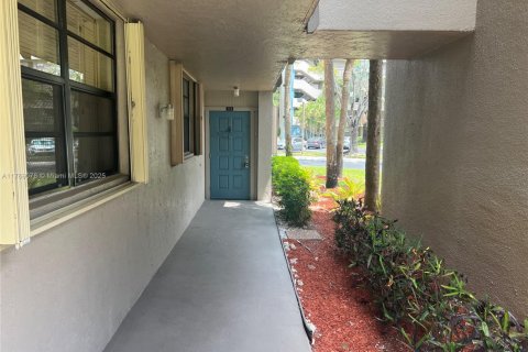 Condominio en venta en Pembroke Pines, Florida, 2 dormitorios, 110.27 m2 № 1867946 - foto 3