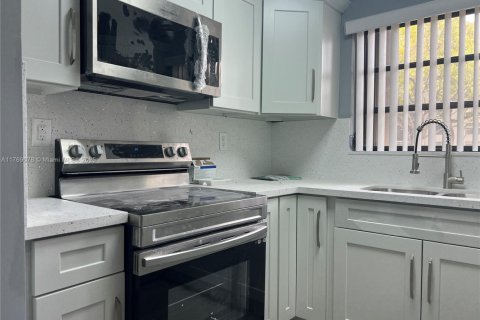 Condominio en venta en Pembroke Pines, Florida, 2 dormitorios, 110.27 m2 № 1867946 - foto 8