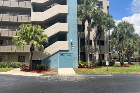 Condominio en venta en Pembroke Pines, Florida, 2 dormitorios, 110.27 m2 № 1867946 - foto 2