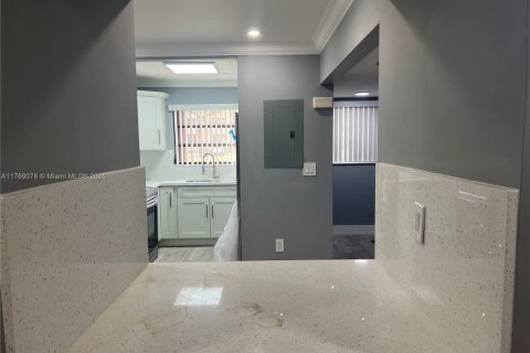 Condominio en venta en Pembroke Pines, Florida, 2 dormitorios, 110.27 m2 № 1867946 - foto 11