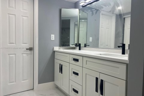 Condominio en venta en Pembroke Pines, Florida, 2 dormitorios, 110.27 m2 № 1867946 - foto 18