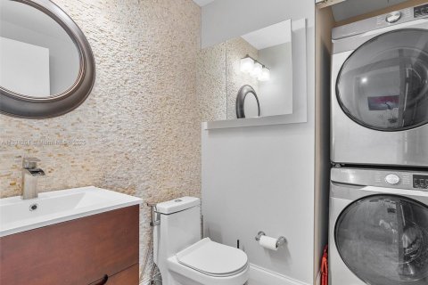 Condo in Aventura, Florida, 2 bedrooms  № 1821733 - photo 13