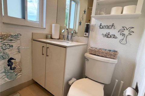 Condo in Pompano Beach, Florida, 1 bedroom  № 2013199 - photo 17