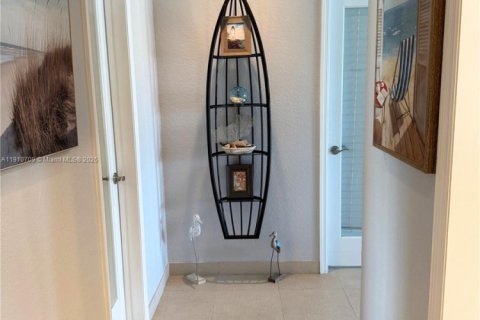 Condo in Pompano Beach, Florida, 1 bedroom  № 2013199 - photo 13