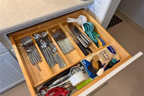 Condo in Pompano Beach, Florida, 1 bedroom  № 2013199 - photo 29