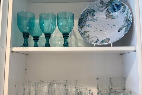 Condo in Pompano Beach, Florida, 1 bedroom  № 2013199 - photo 30