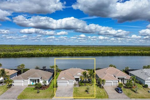 House in Port Charlotte, Florida 4 bedrooms, 218.23 sq.m. № 2093992