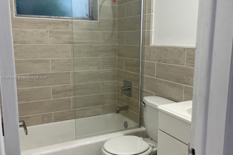 Снять в аренду виллу или дом в Холливуд, Флорида 2 спальни, 82.4м2, № 1926712 - фото 10