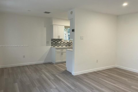 Снять в аренду виллу или дом в Холливуд, Флорида 2 спальни, 82.4м2, № 1926712 - фото 4