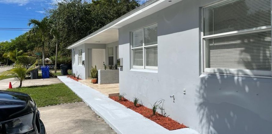 Дом в Холливуд, Флорида 2 спальни, 82.4м2 № 1926712
