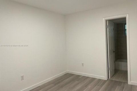 Снять в аренду виллу или дом в Холливуд, Флорида 2 спальни, 82.4м2, № 1926712 - фото 8