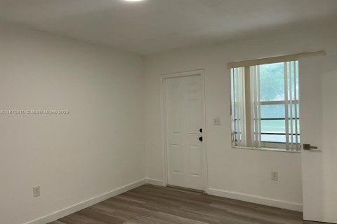 Снять в аренду виллу или дом в Холливуд, Флорида 2 спальни, 82.4м2, № 1926712 - фото 11