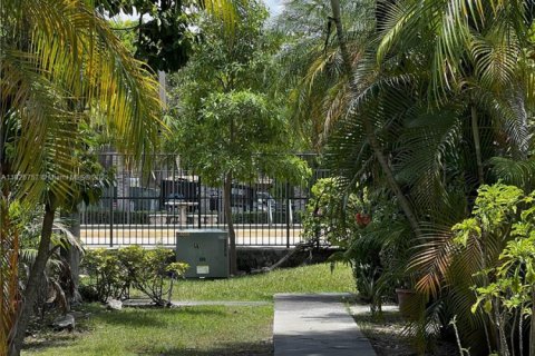 Townhouse in Miami, Florida 3 bedrooms, 135.82 sq.m. № 1798731 - photo 12