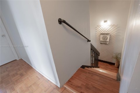 Adosado en venta en Miami, Florida, 3 dormitorios, 135.82 m2 № 1798731 - foto 17