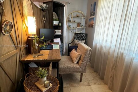 Townhouse in Miami, Florida 3 bedrooms, 135.82 sq.m. № 1798731 - photo 5