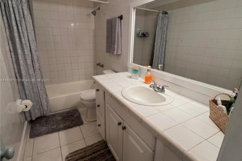 Townhouse in Miami, Florida 3 bedrooms, 135.82 sq.m. № 1798731 - photo 8