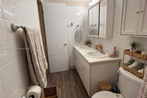 Townhouse in Miami, Florida 3 bedrooms, 135.82 sq.m. № 1798731 - photo 9