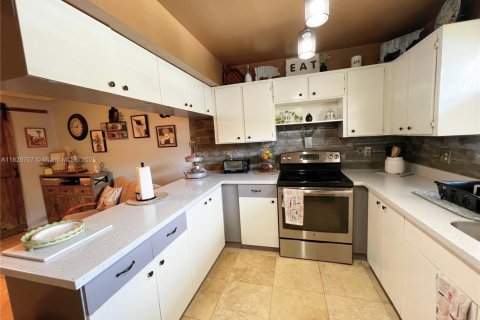 Touwnhouse à vendre à Miami, Floride: 3 chambres, 135.82 m2 № 1798731 - photo 12