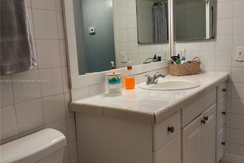 Townhouse in Miami, Florida 3 bedrooms, 135.82 sq.m. № 1798731 - photo 10