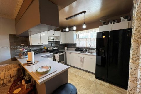 Touwnhouse à vendre à Miami, Floride: 3 chambres, 135.82 m2 № 1798731 - photo 13