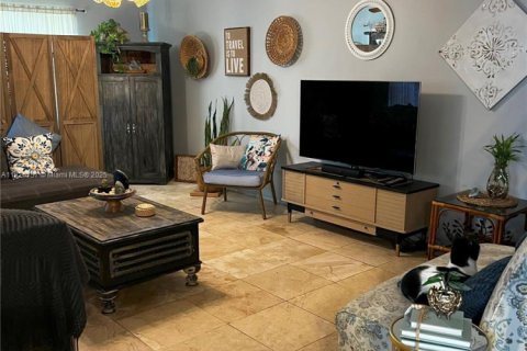 Townhouse in Miami, Florida 3 bedrooms, 135.82 sq.m. № 1798731 - photo 1