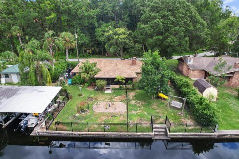 House in Homosassa, Florida 2 bedrooms, 106.47 sq.m. № 1847135 - photo 1