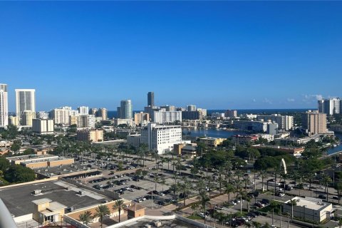 Appartement à louer à Hallandale Beach, Floride: 2 chambres, 125.79 m2 № 1811315 - photo 2