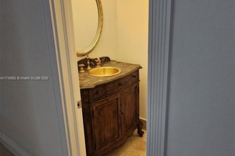 Casa en venta en Miami, Florida, 4 dormitorios, 381.27 m2 № 1726893 - foto 12