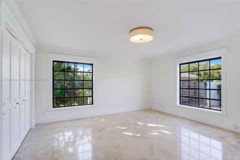 Casa en venta en Miami, Florida, 4 dormitorios, 381.27 m2 № 1726893 - foto 27