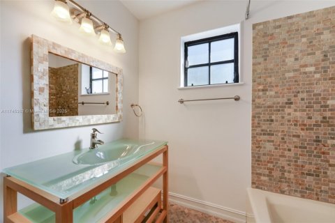 Casa en venta en Miami, Florida, 4 dormitorios, 381.27 m2 № 1726893 - foto 26