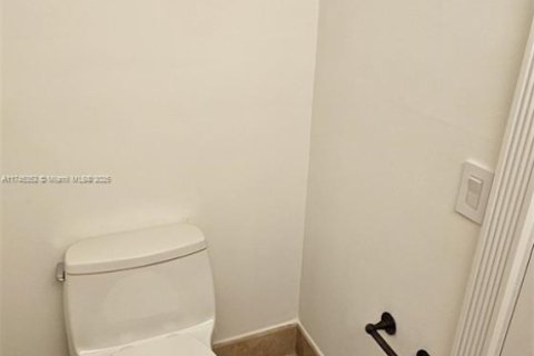 Casa en venta en Miami, Florida, 4 dormitorios, 381.27 m2 № 1726893 - foto 13
