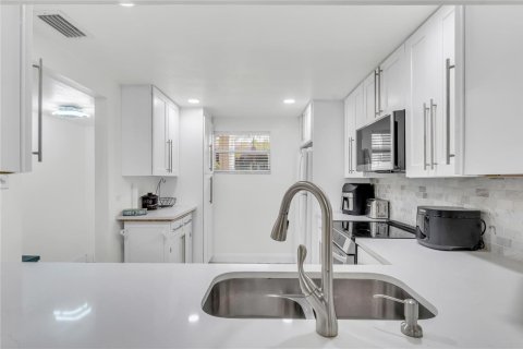 Condominio en venta en Lauderhill, Florida, 2 dormitorios, 117.06 m2 № 2084491 - foto 2