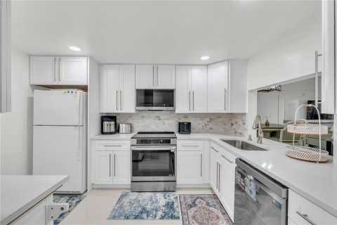Condominio en venta en Lauderhill, Florida, 2 dormitorios, 117.06 m2 № 2084491 - foto 3