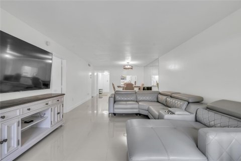 Condominio en venta en Lauderhill, Florida, 2 dormitorios, 117.06 m2 № 2084491 - foto 5