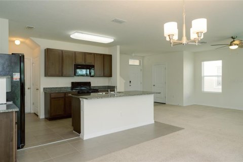 House in Wesley Chapel, Florida 4 bedrooms, 186.45 sq.m. № 2217701 - photo 6