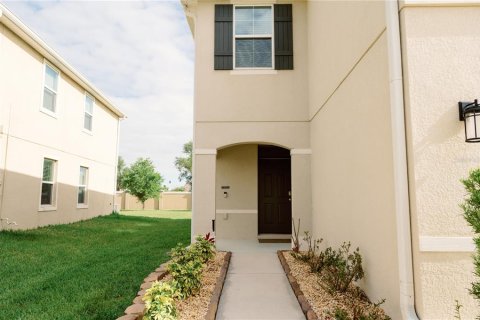House in Wesley Chapel, Florida 4 bedrooms, 186.45 sq.m. № 2217701 - photo 2