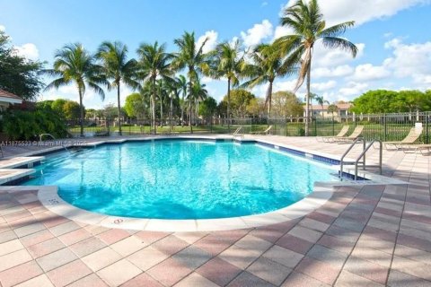Condo in Miramar, Florida, 2 bedrooms  № 1924089 - photo 11
