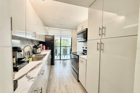 Copropriété à louer à Miami, Floride: 3 chambres, 120.22 m2 № 2004489 - photo 3