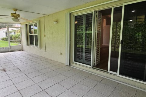 House in Boynton Beach, Florida 2 bedrooms, 146.41 sq.m. № 1947425 - photo 15