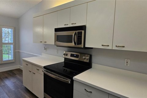 House in Boynton Beach, Florida 2 bedrooms, 146.41 sq.m. № 1947425 - photo 29