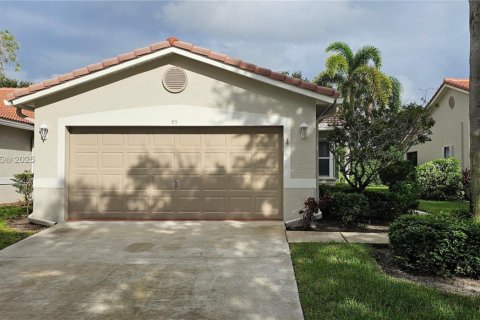 House in Boynton Beach, Florida 2 bedrooms, 146.41 sq.m. № 1947425 - photo 1