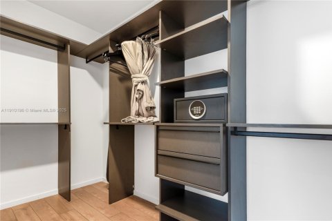 Copropriété à louer à Miami, Floride: 3 chambres, 106.84 m2 № 1966421 - photo 13