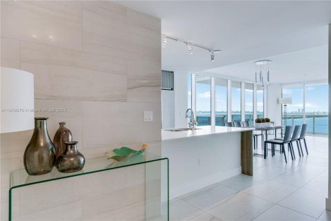 Copropriété à vendre à Miami, Floride: 3 chambres, 143.72 m2 № 1930129 - photo 3