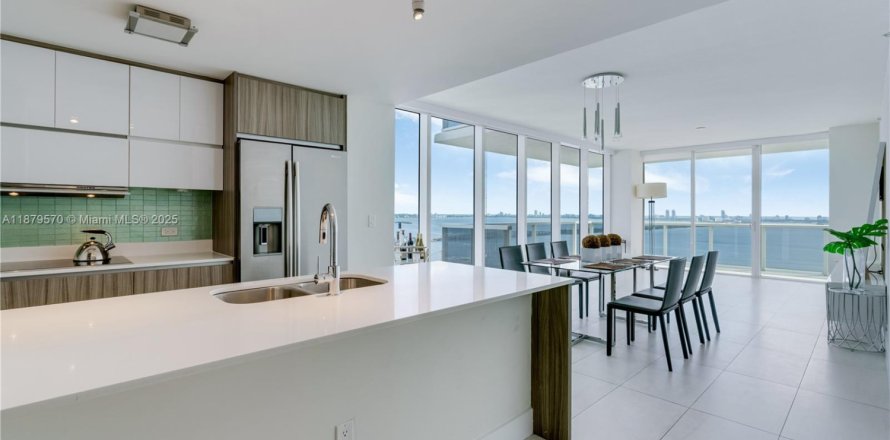 Condo à Miami, Floride, 3 chambres № 1930129
