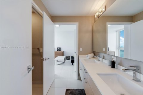 Copropriété à vendre à Miami, Floride: 3 chambres, 143.72 m2 № 1930129 - photo 24