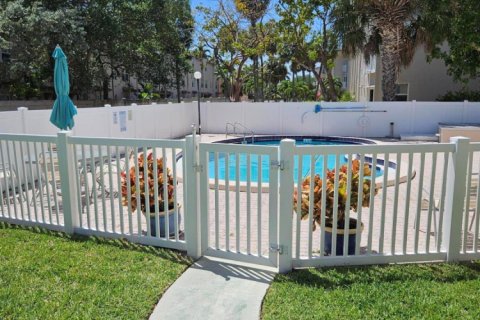 Condo in Pompano Beach, Florida, 2 bedrooms  № 1121142 - photo 1