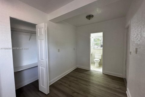 House in Miami, Florida 3 bedrooms, 89.74 sq.m. № 2040933 - photo 7