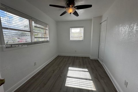 House in Miami, Florida 3 bedrooms, 89.74 sq.m. № 2040933 - photo 11